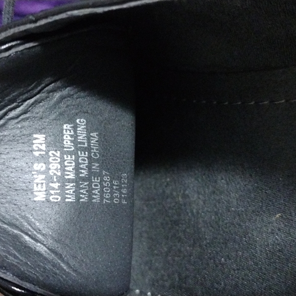 J Ferrar black oxford dress shoe Size 12.Some scratches on the toe. Needs buff. - Picture 7 of 7